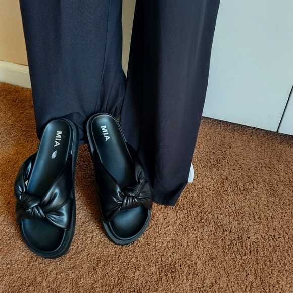 NEW* BLACK MIA SANDALS - Picture 3 of 7